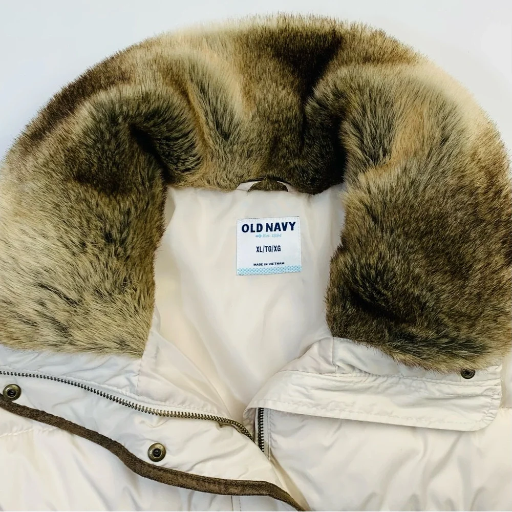 Old Navy Women’s Puffer Jacket Size XL - Cream with Faux Fur Collar Winter Coat - Picture 5 of 15